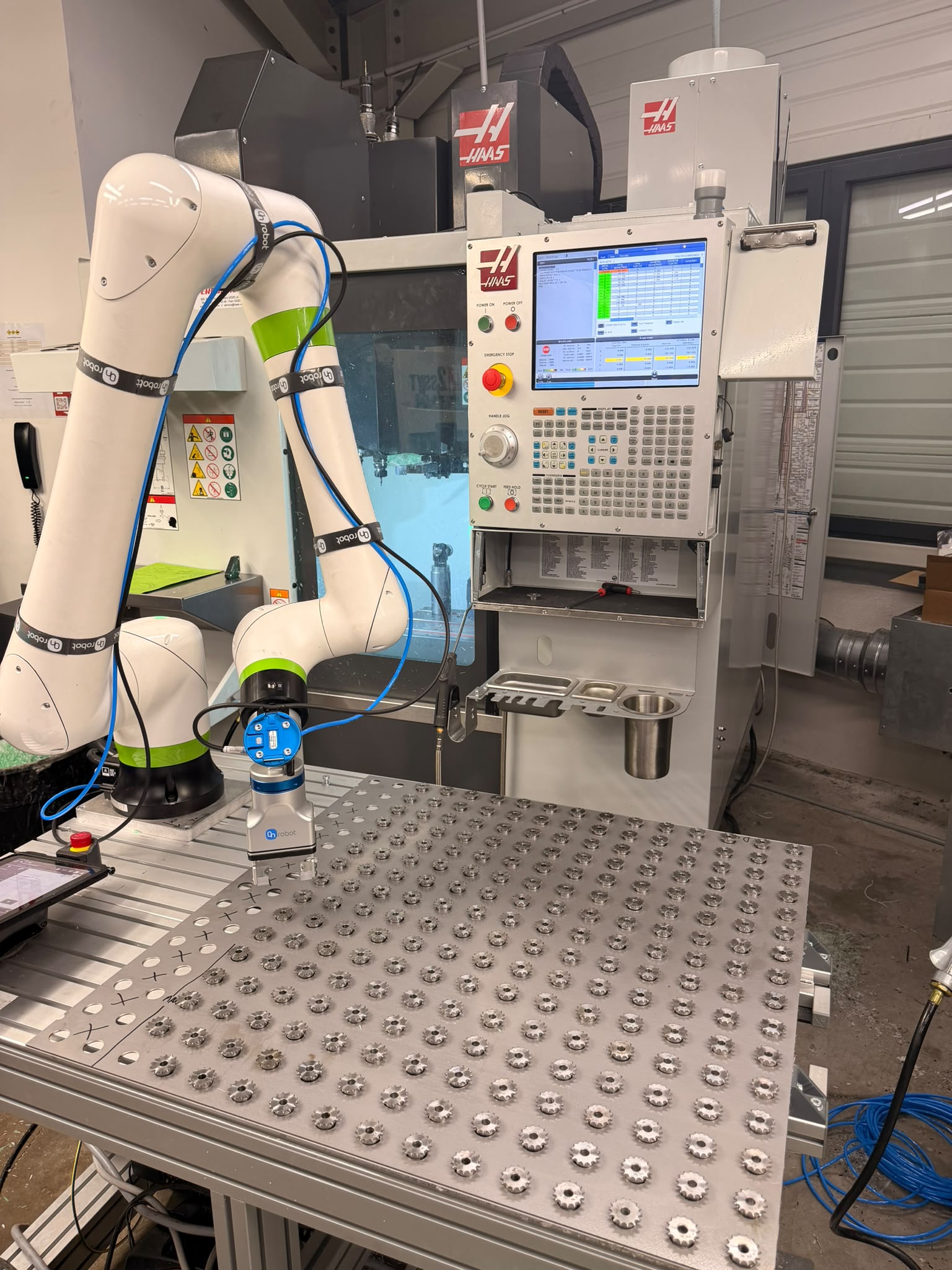 cobot à l'atelier d'usinage du pradet